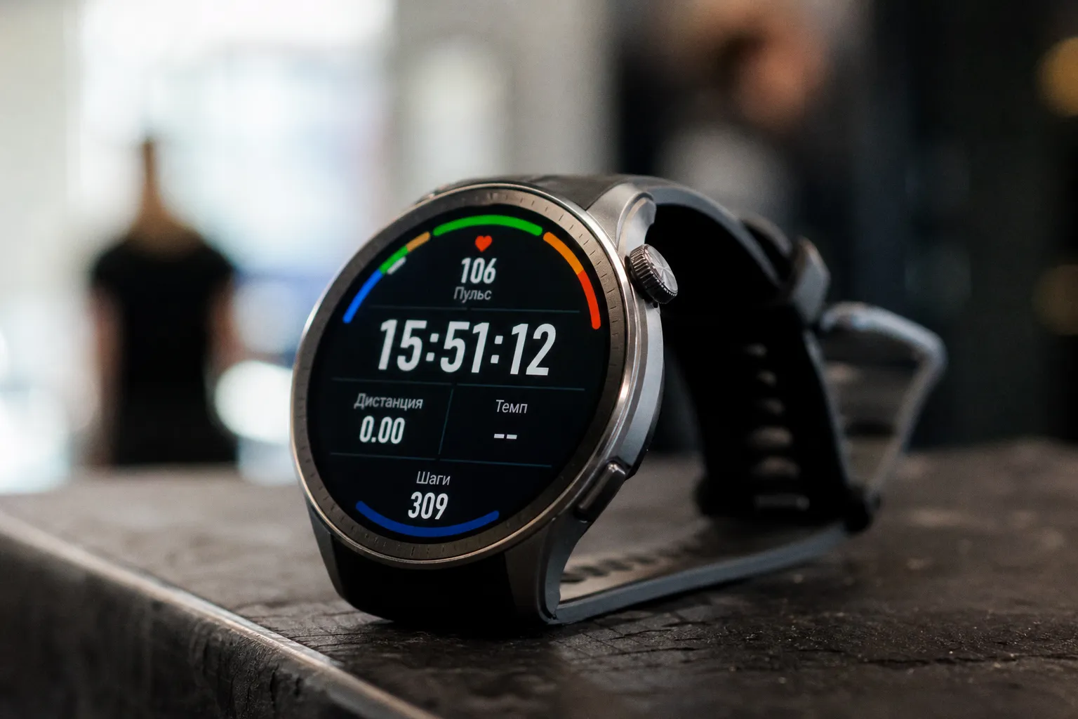 Amazfit представила флагманские смарт-часы Balance 3 для гибридных тренировок