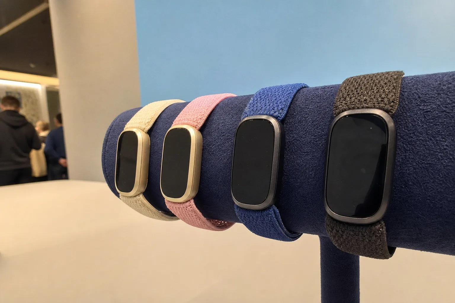 Фитнес-браслет Garmin CIRQA: трекинг здоровья без экрана и платных подписок